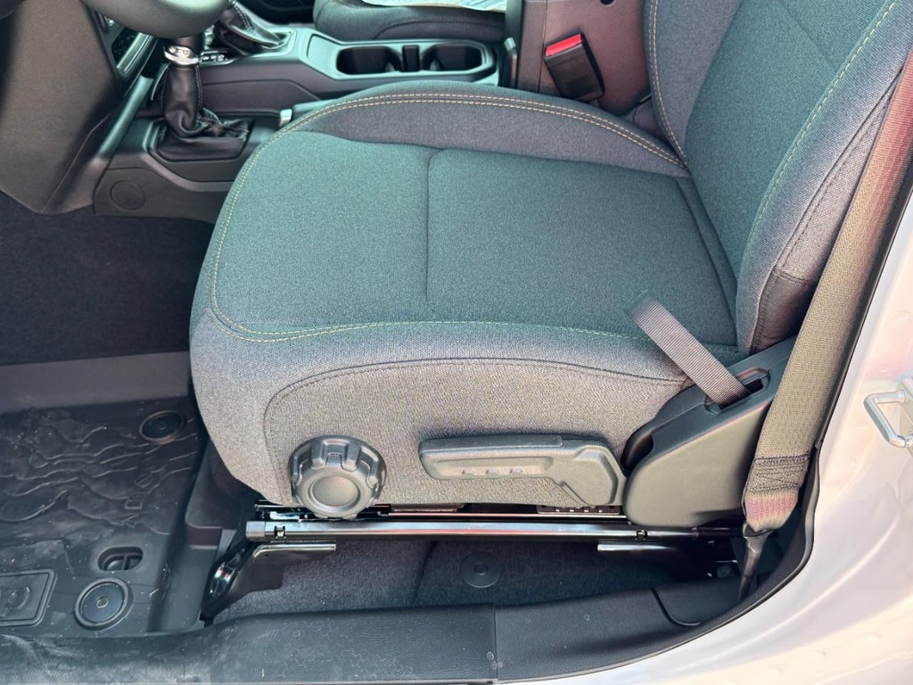 Jeep Wrangler Vehicle Full-screen Gallery Image 17