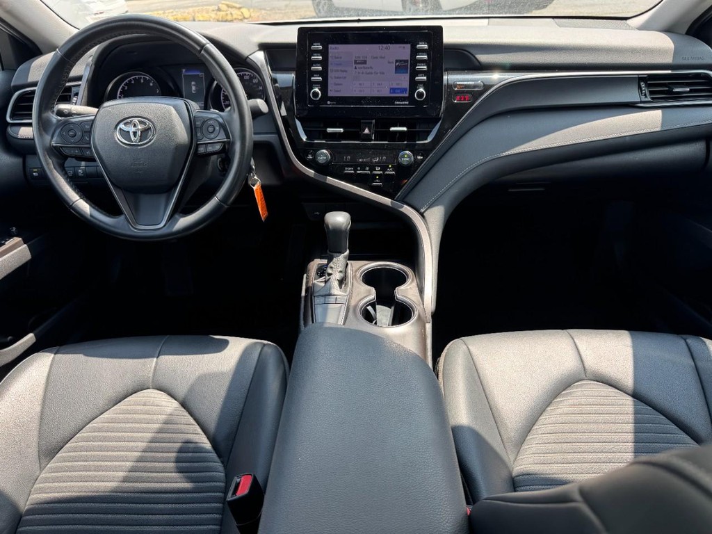 Toyota Camry Vehicle Full-screen Gallery Image 13