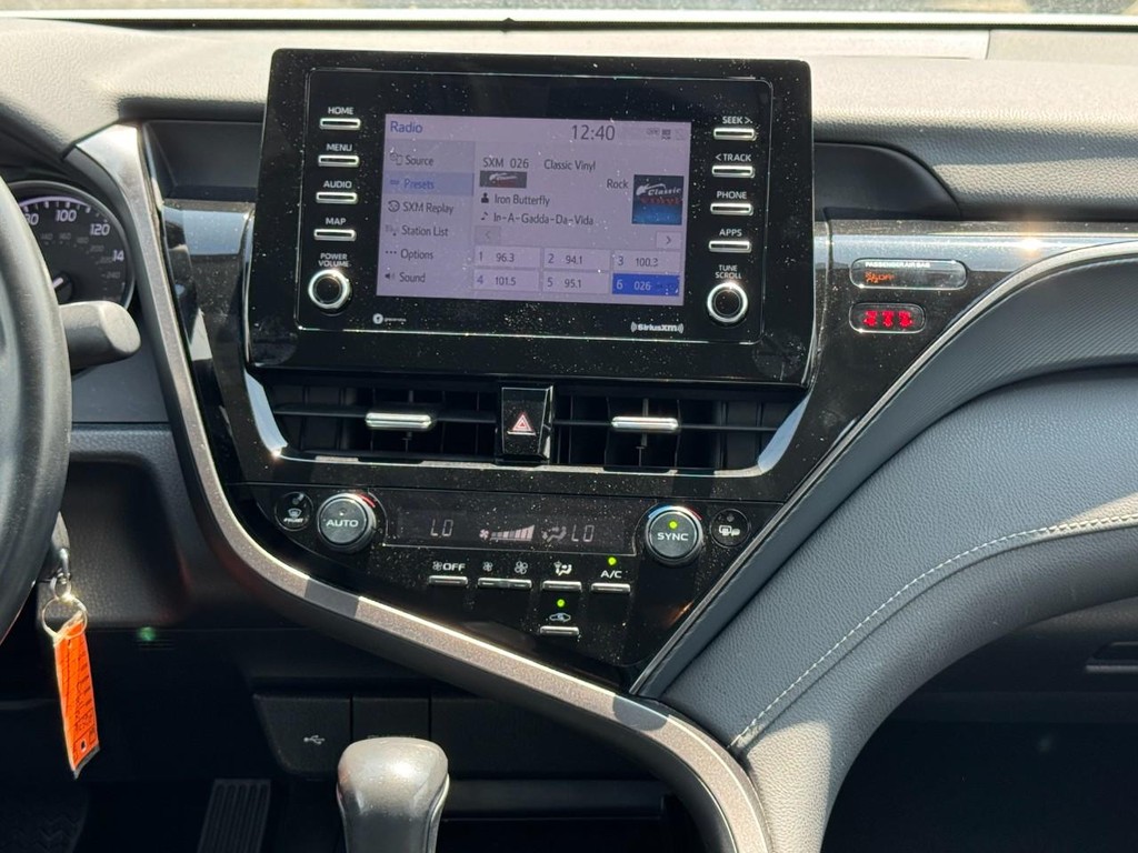 Toyota Camry Vehicle Full-screen Gallery Image 15