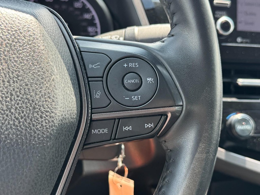 Toyota Camry Vehicle Full-screen Gallery Image 19