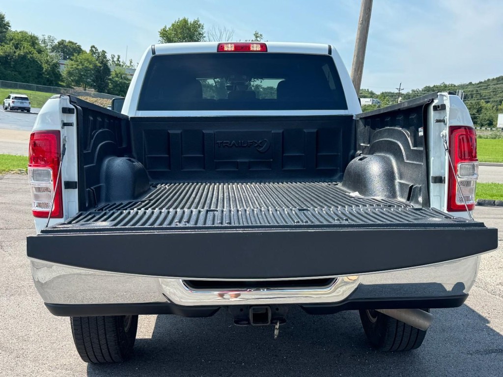 Ram 2500 Vehicle Full-screen Gallery Image 06