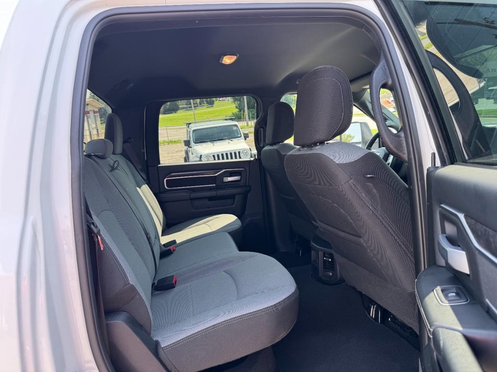 Ram 2500 Vehicle Full-screen Gallery Image 12
