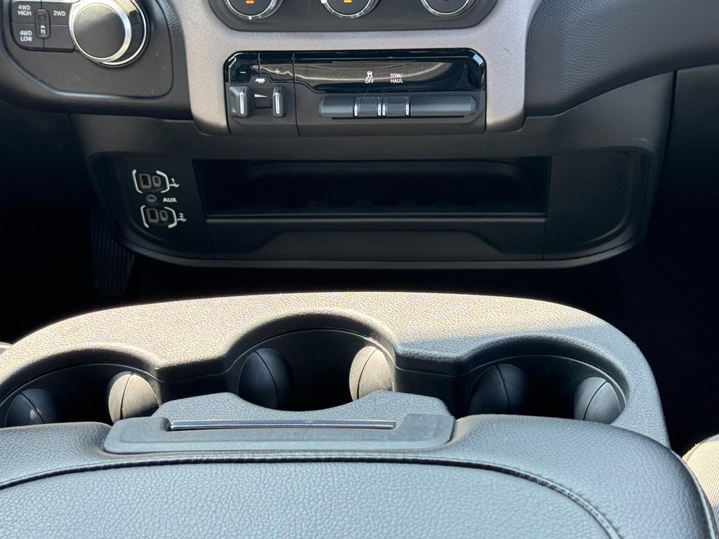 Ram 2500 Vehicle Full-screen Gallery Image 16