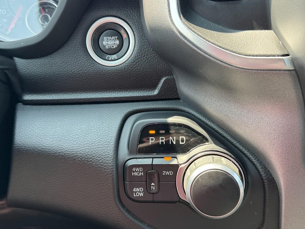 Ram 2500 Vehicle Full-screen Gallery Image 21