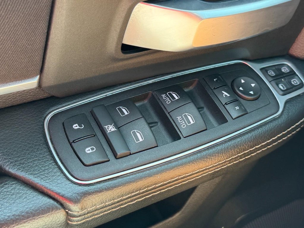 Ram 2500 Vehicle Full-screen Gallery Image 23