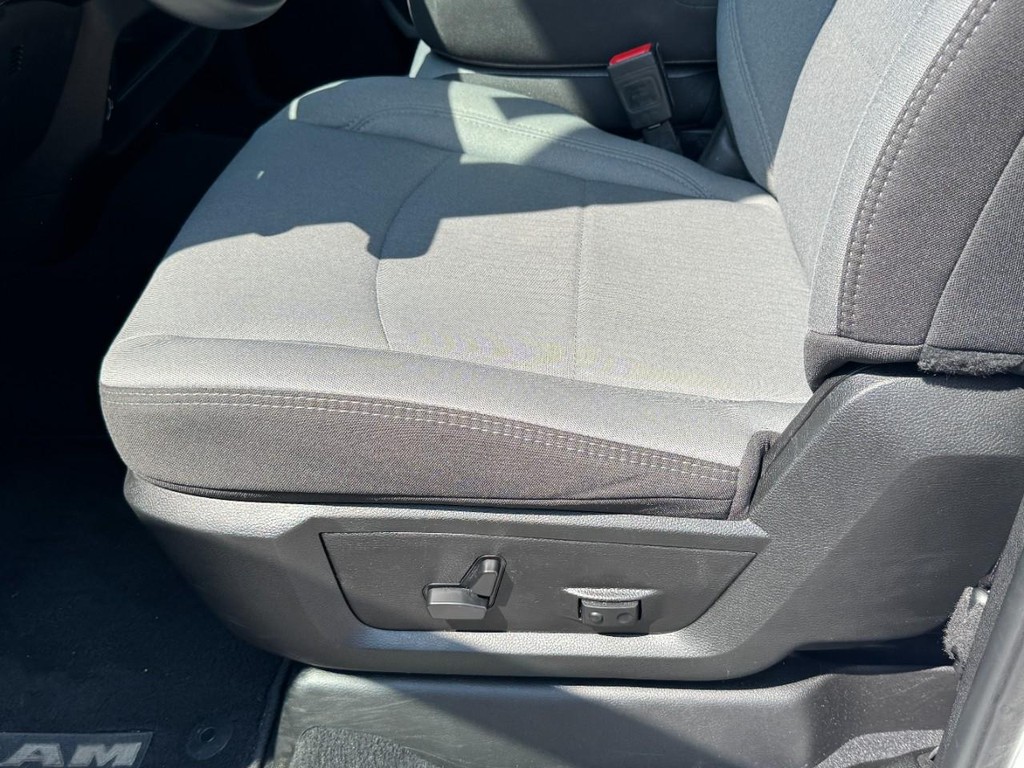 Ram 2500 Vehicle Full-screen Gallery Image 24