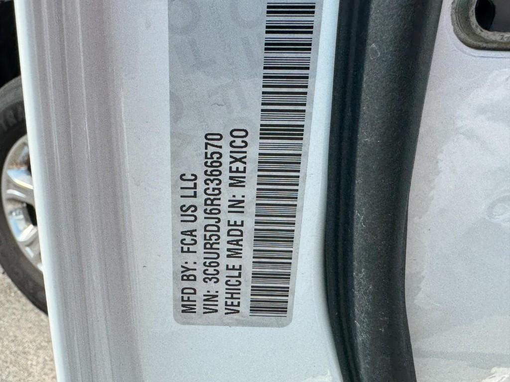 Ram 2500 Vehicle Full-screen Gallery Image 25