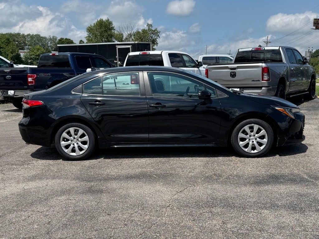 Toyota Corolla Vehicle Full-screen Gallery Image 02