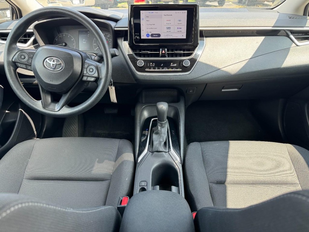 Toyota Corolla Vehicle Full-screen Gallery Image 13