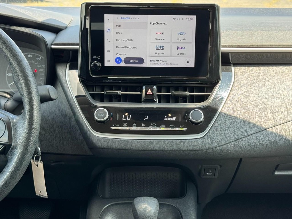 Toyota Corolla Vehicle Full-screen Gallery Image 15