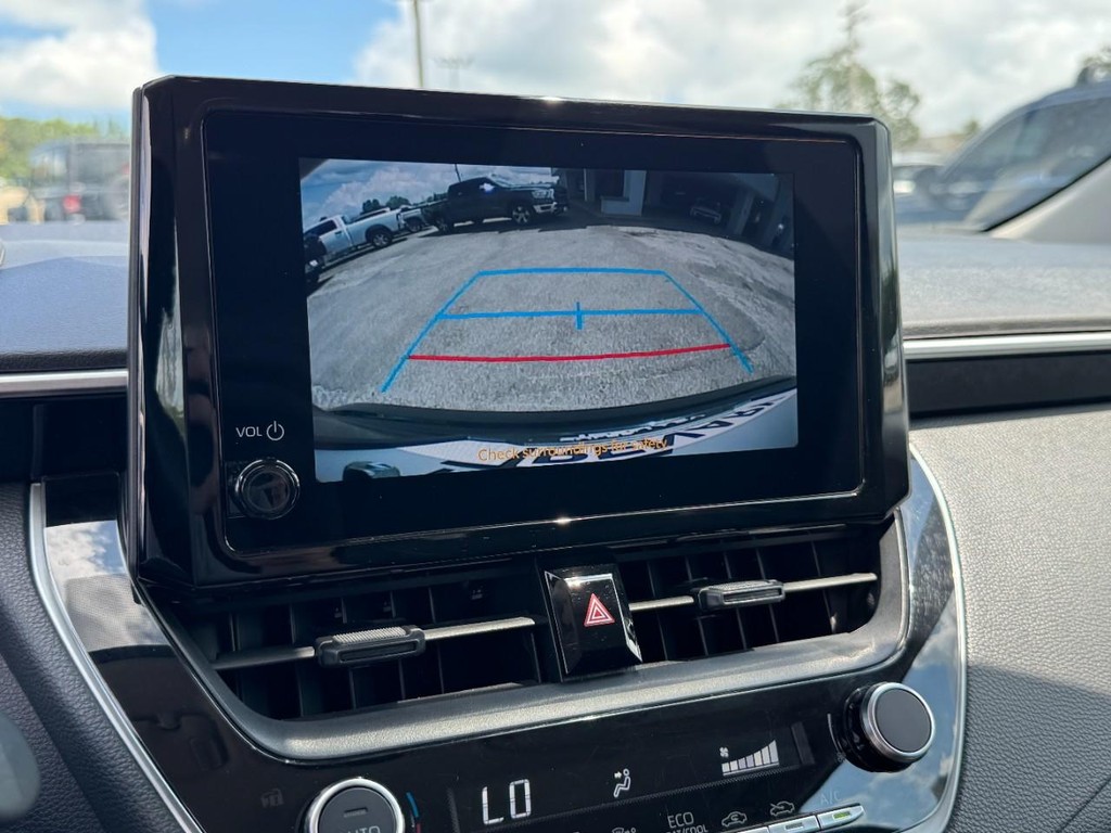 Toyota Corolla Vehicle Full-screen Gallery Image 22