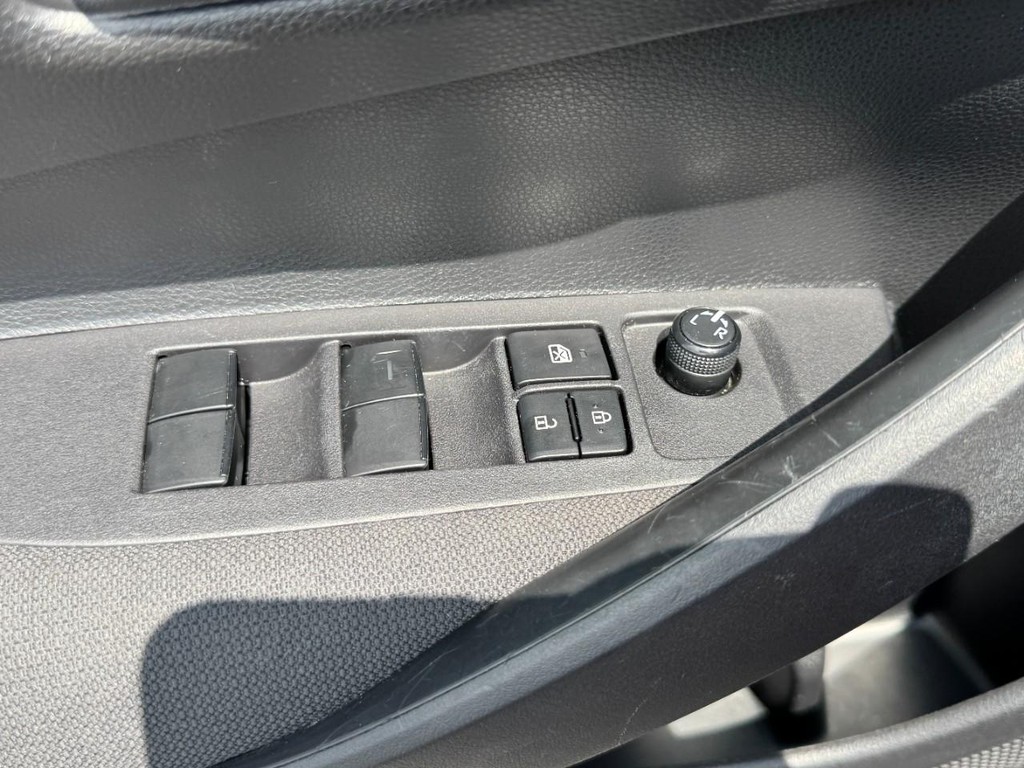 Toyota Corolla Vehicle Full-screen Gallery Image 23