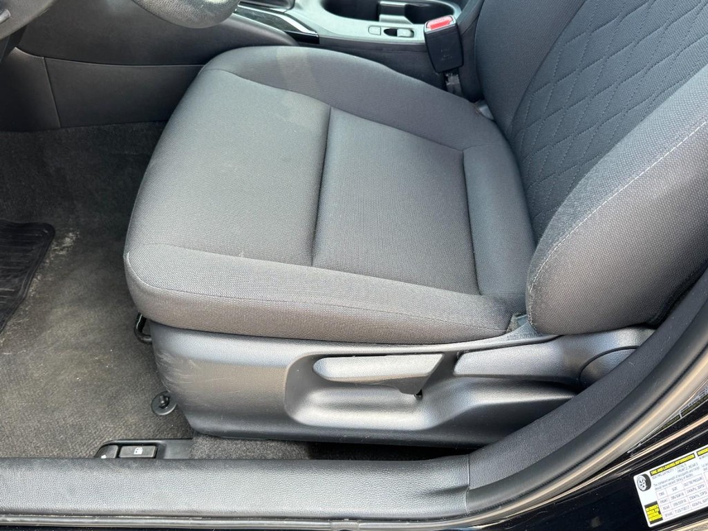 Toyota Corolla Vehicle Full-screen Gallery Image 24