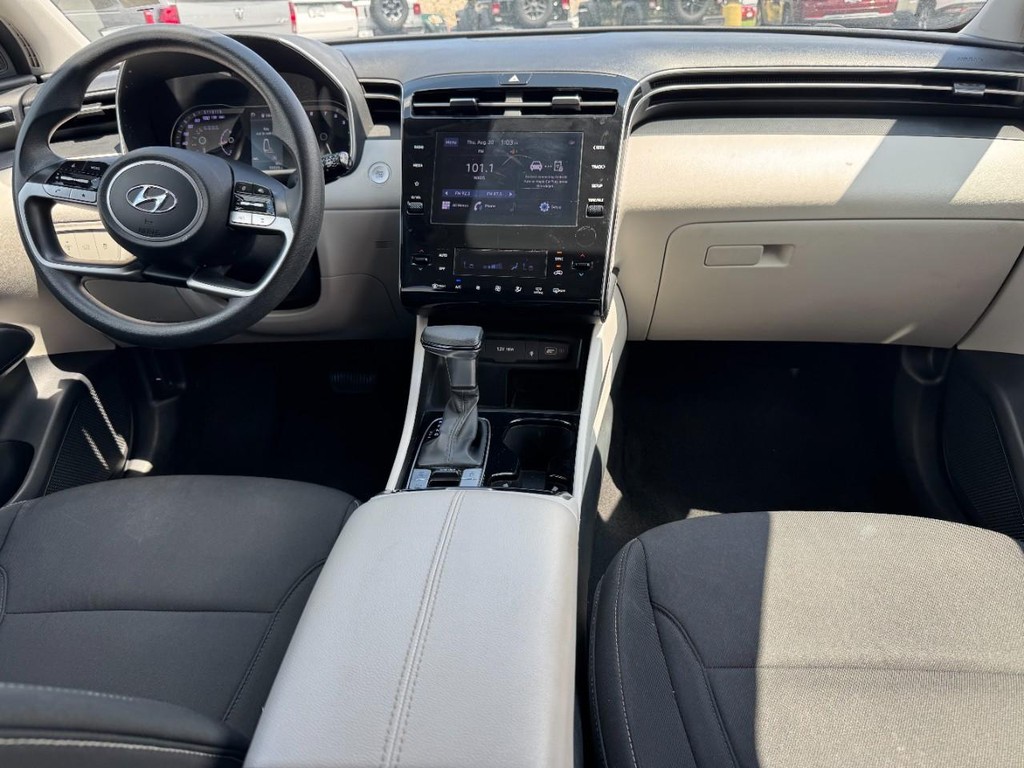 Hyundai Tucson Vehicle Full-screen Gallery Image 13