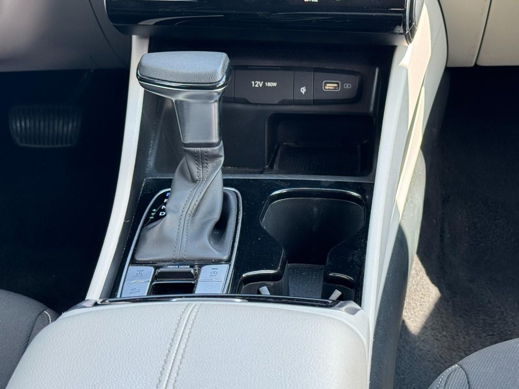 Hyundai Tucson Vehicle Full-screen Gallery Image 16
