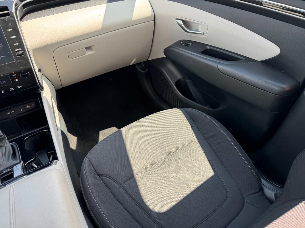 Hyundai Tucson Vehicle Full-screen Gallery Image 17
