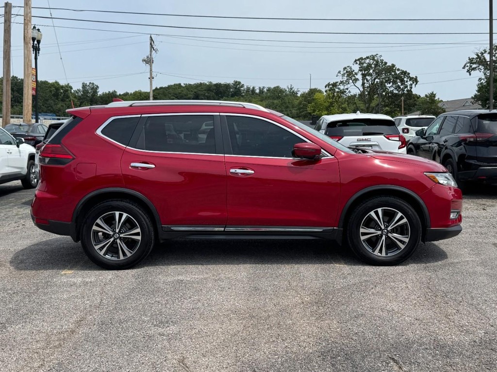 Nissan Rogue Vehicle Full-screen Gallery Image 02