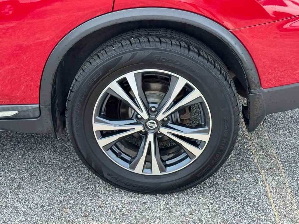 Nissan Rogue Vehicle Full-screen Gallery Image 09