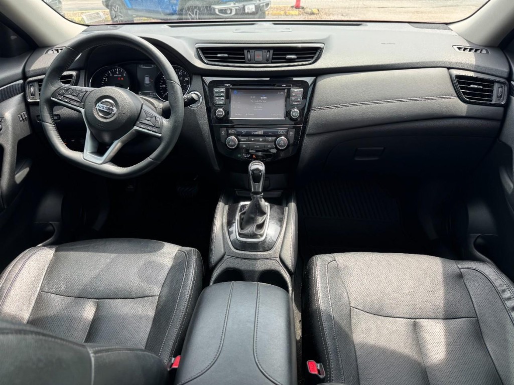 Nissan Rogue Vehicle Full-screen Gallery Image 13