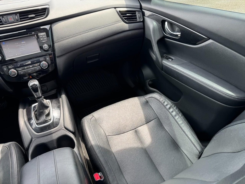 Nissan Rogue Vehicle Full-screen Gallery Image 17