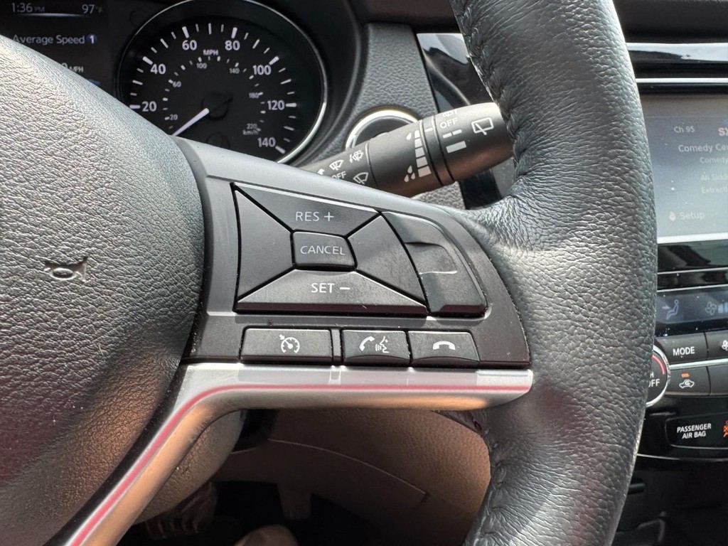 Nissan Rogue Vehicle Full-screen Gallery Image 19