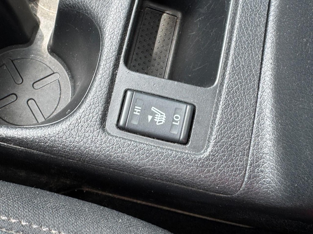 Nissan Rogue Vehicle Full-screen Gallery Image 21