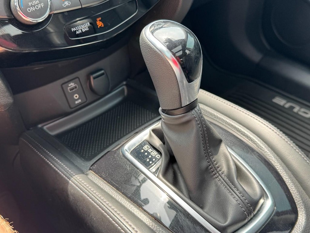 Nissan Rogue Vehicle Full-screen Gallery Image 22
