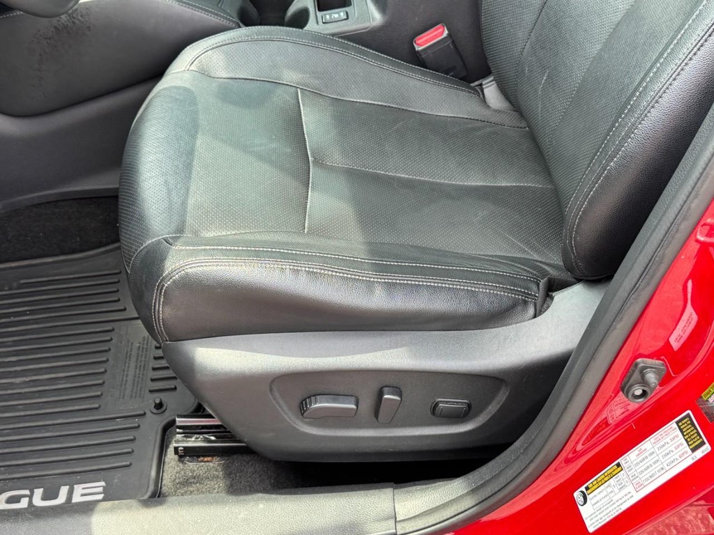 Nissan Rogue Vehicle Full-screen Gallery Image 26