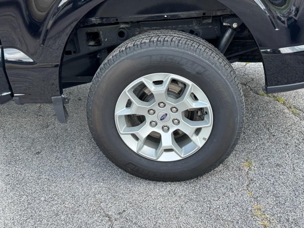 Ford F-150 Vehicle Full-screen Gallery Image 09