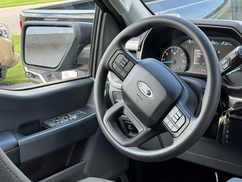 Ford F-150 Vehicle Full-screen Gallery Image 14