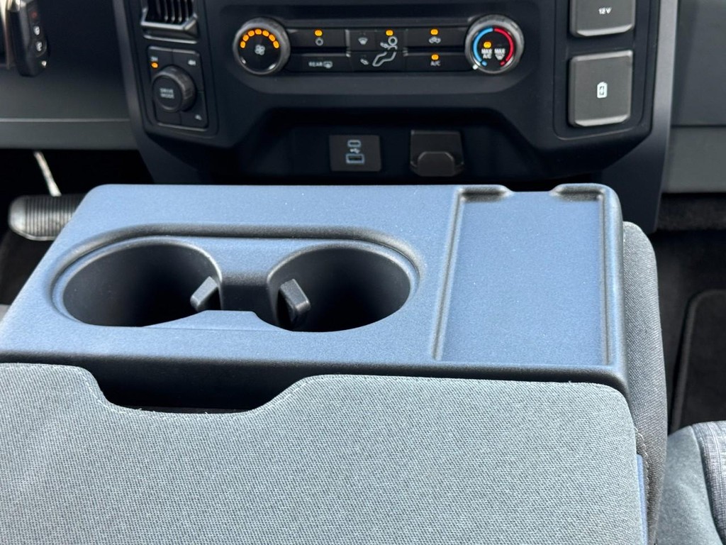 Ford F-150 Vehicle Full-screen Gallery Image 16