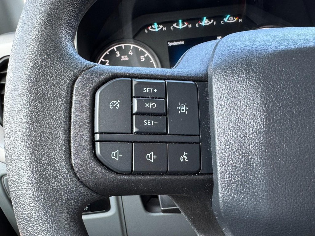 Ford F-150 Vehicle Full-screen Gallery Image 18