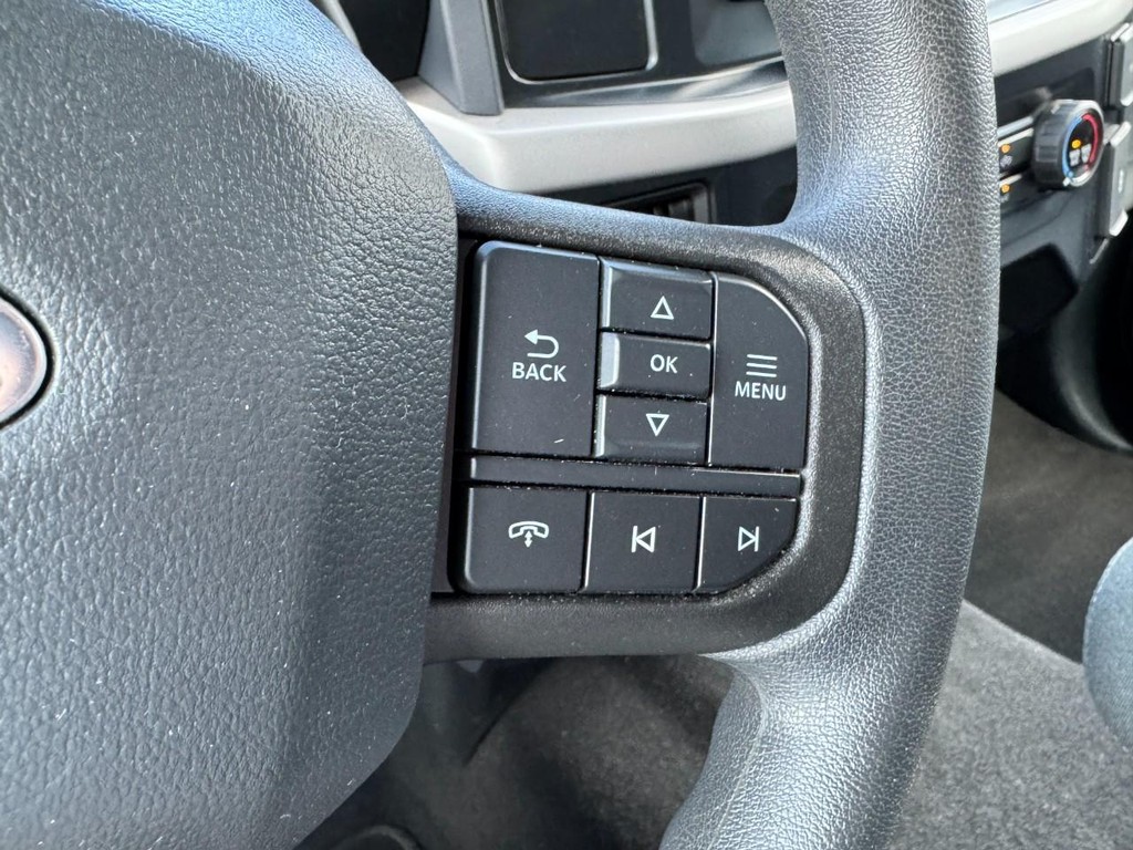 Ford F-150 Vehicle Full-screen Gallery Image 19
