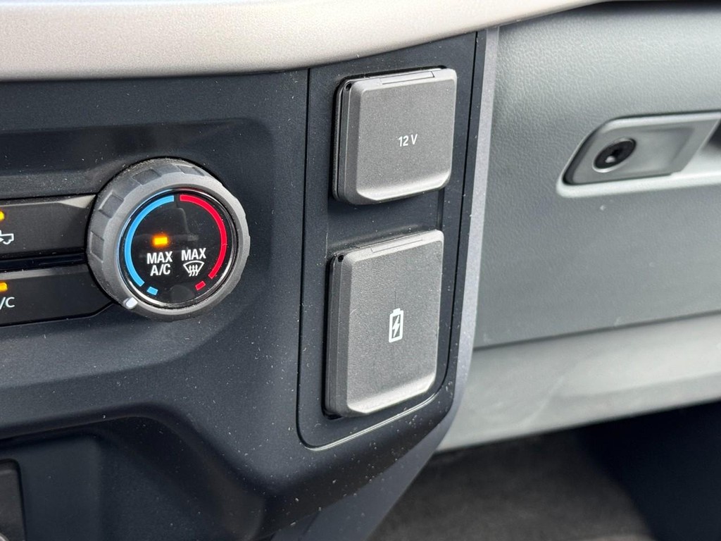 Ford F-150 Vehicle Full-screen Gallery Image 21