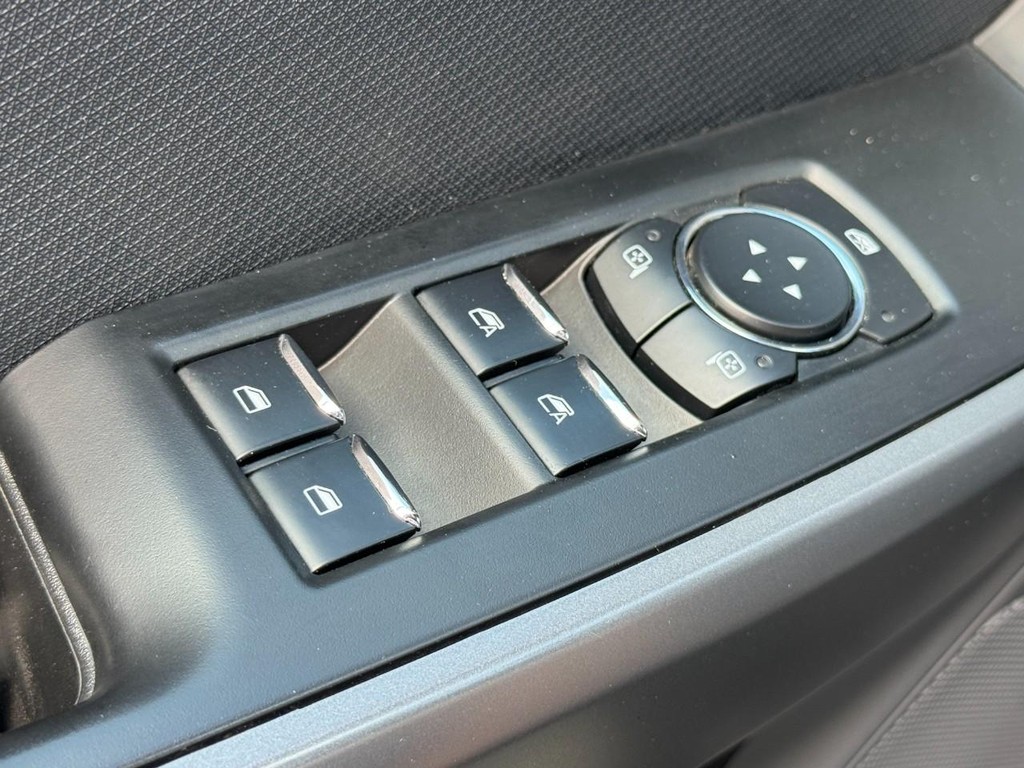 Ford F-150 Vehicle Full-screen Gallery Image 24
