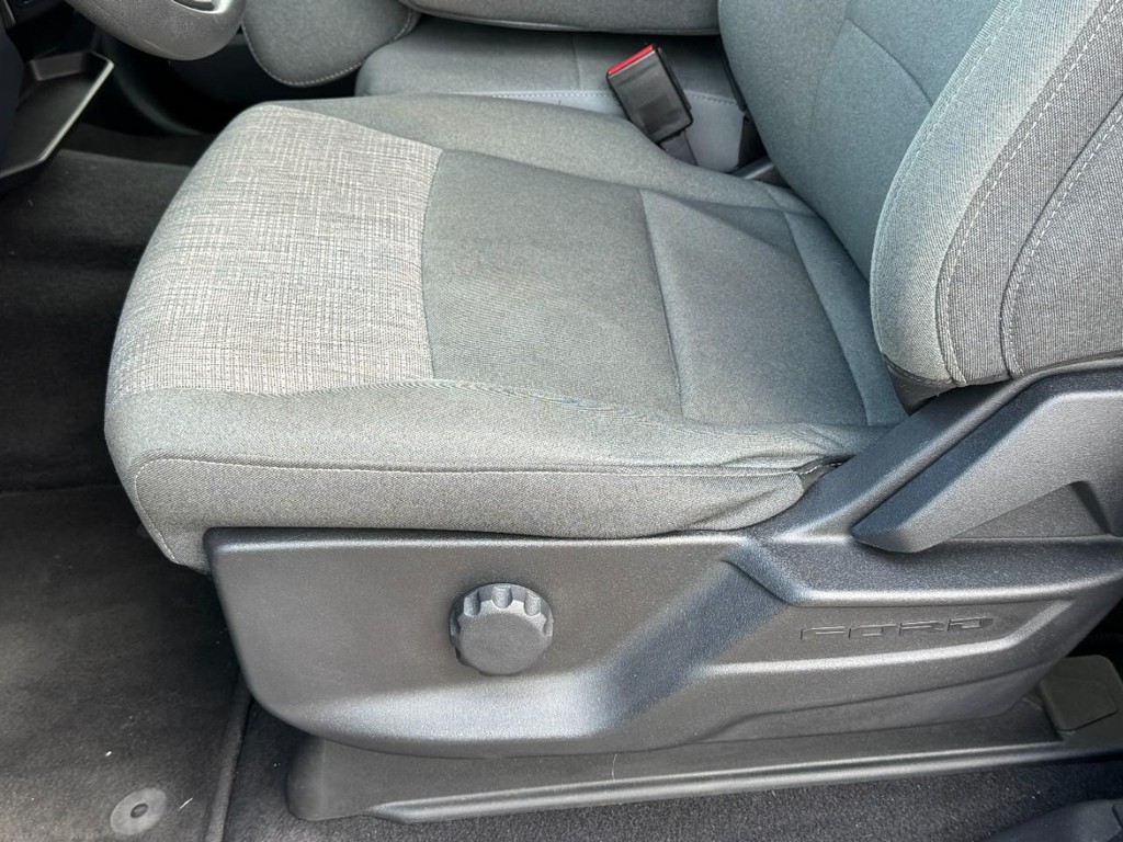 Ford F-150 Vehicle Full-screen Gallery Image 25