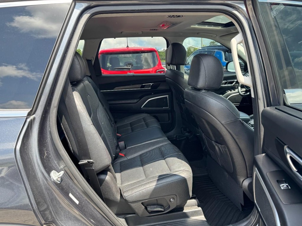 Kia Telluride Vehicle Full-screen Gallery Image 12
