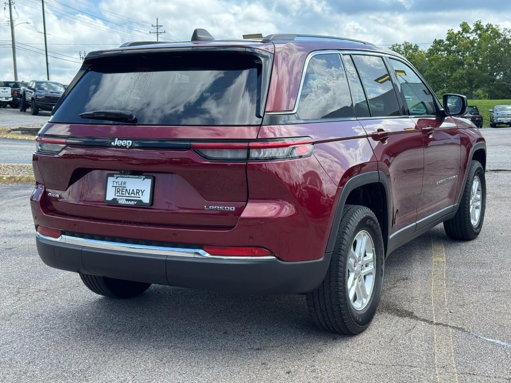 Jeep Grand Cherokee Vehicle Full-screen Gallery Image 04