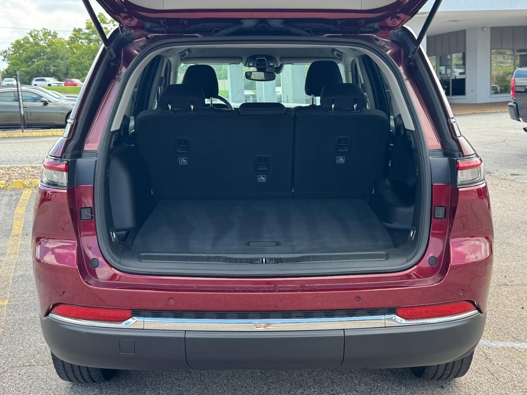 Jeep Grand Cherokee Vehicle Full-screen Gallery Image 06