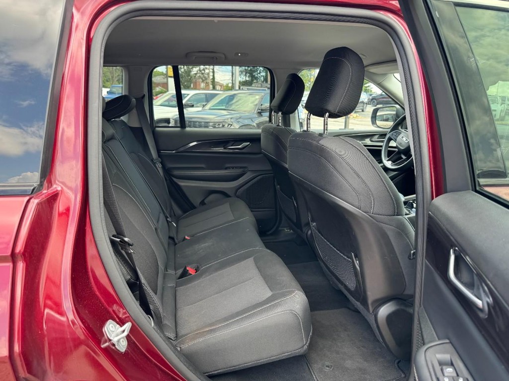 Jeep Grand Cherokee Vehicle Full-screen Gallery Image 12
