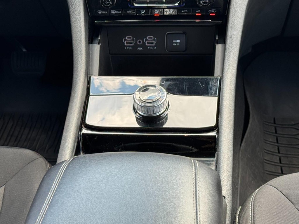 Jeep Grand Cherokee Vehicle Full-screen Gallery Image 16