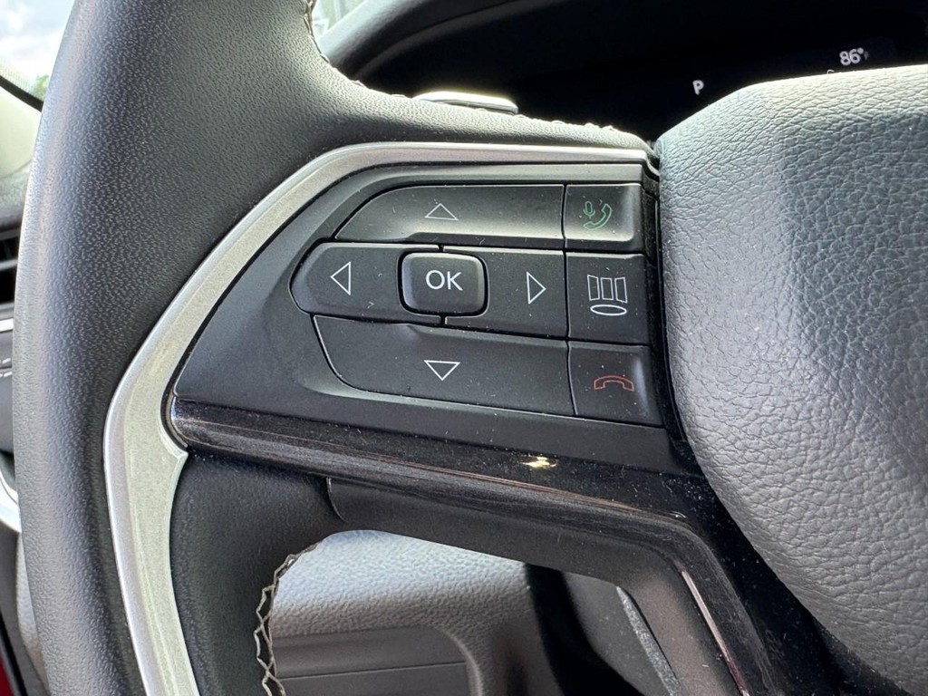 Jeep Grand Cherokee Vehicle Full-screen Gallery Image 18