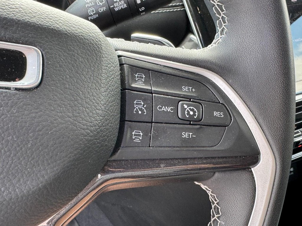 Jeep Grand Cherokee Vehicle Full-screen Gallery Image 19