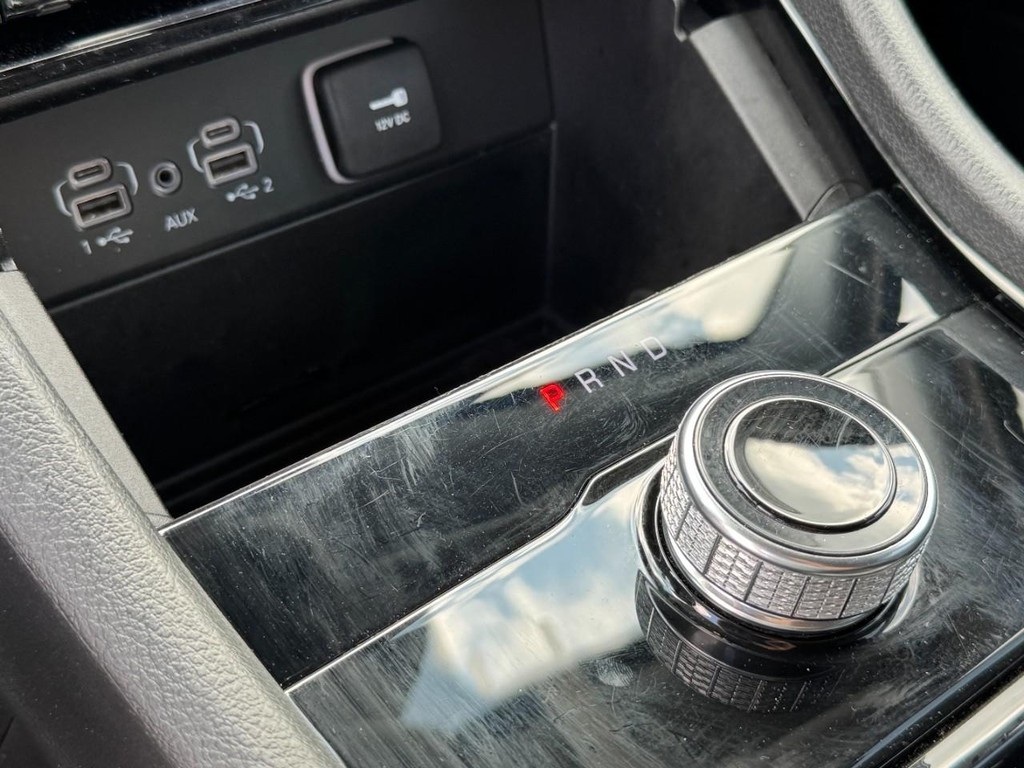 Jeep Grand Cherokee Vehicle Full-screen Gallery Image 21
