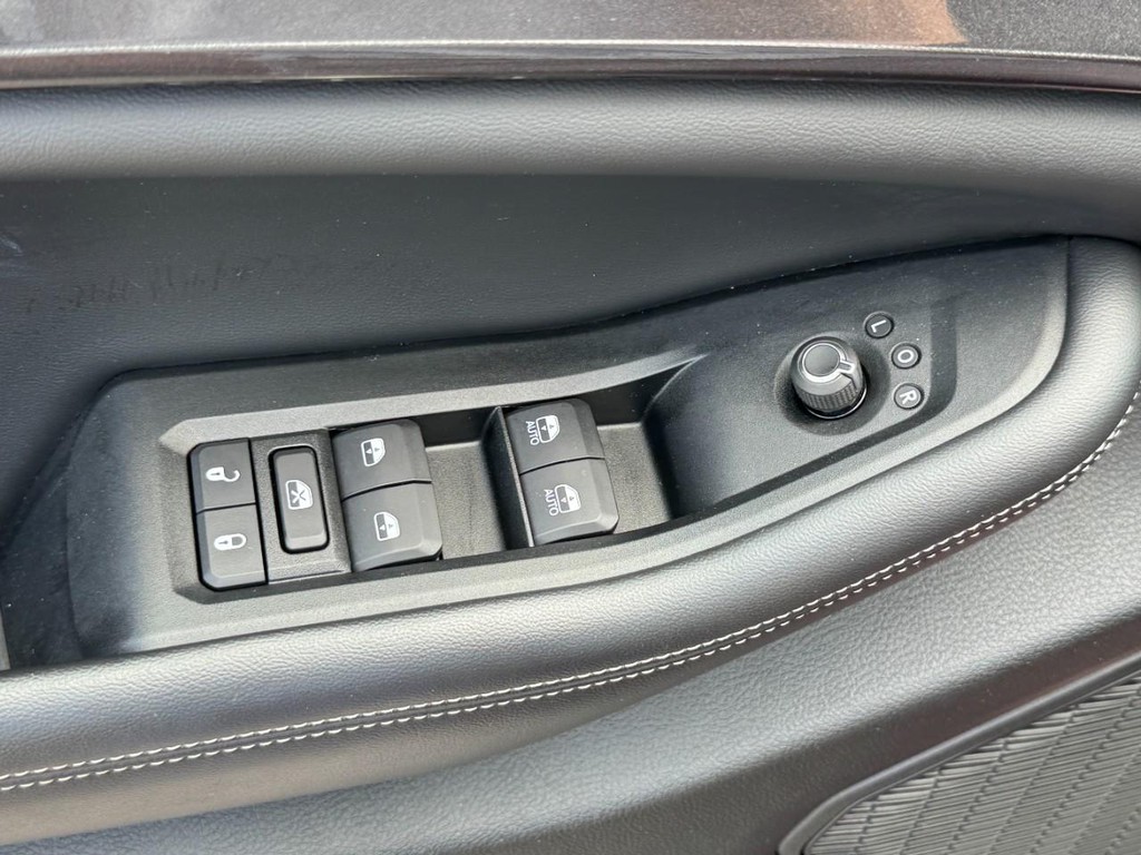Jeep Grand Cherokee Vehicle Full-screen Gallery Image 23
