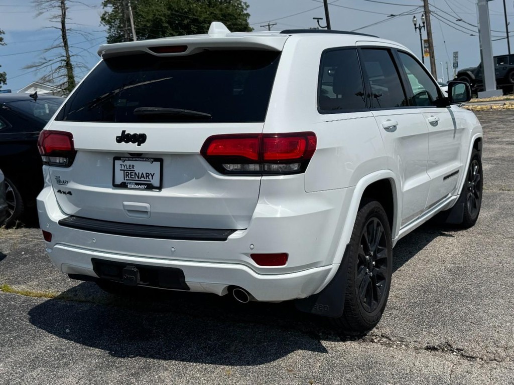 Jeep Grand Cherokee Vehicle Full-screen Gallery Image 04