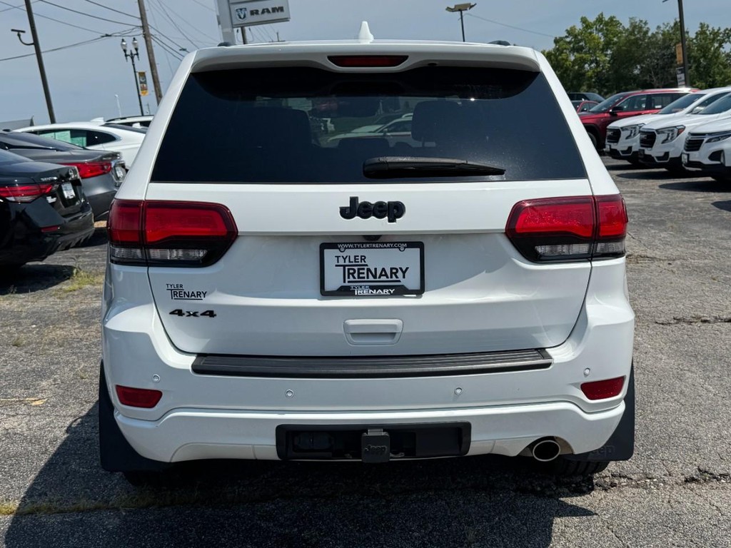 Jeep Grand Cherokee Vehicle Full-screen Gallery Image 05