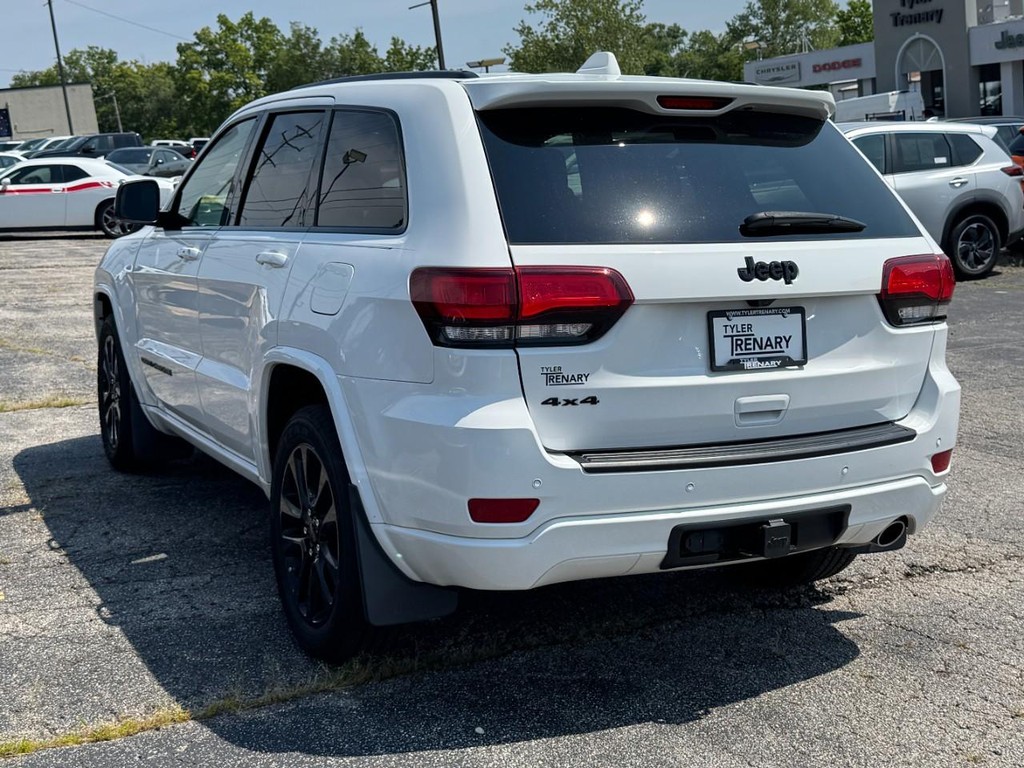 Jeep Grand Cherokee Vehicle Full-screen Gallery Image 07