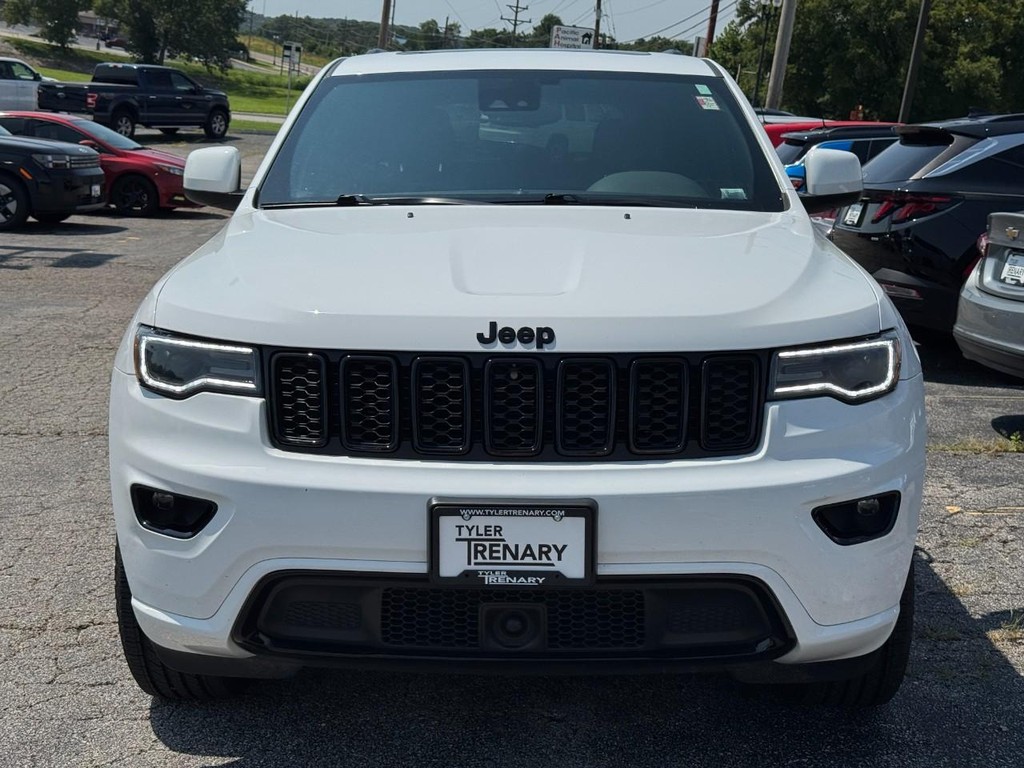 Jeep Grand Cherokee Vehicle Full-screen Gallery Image 11