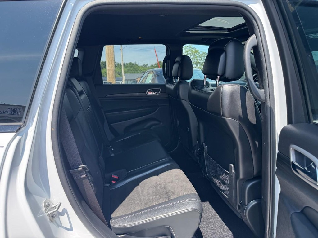 Jeep Grand Cherokee Vehicle Full-screen Gallery Image 12